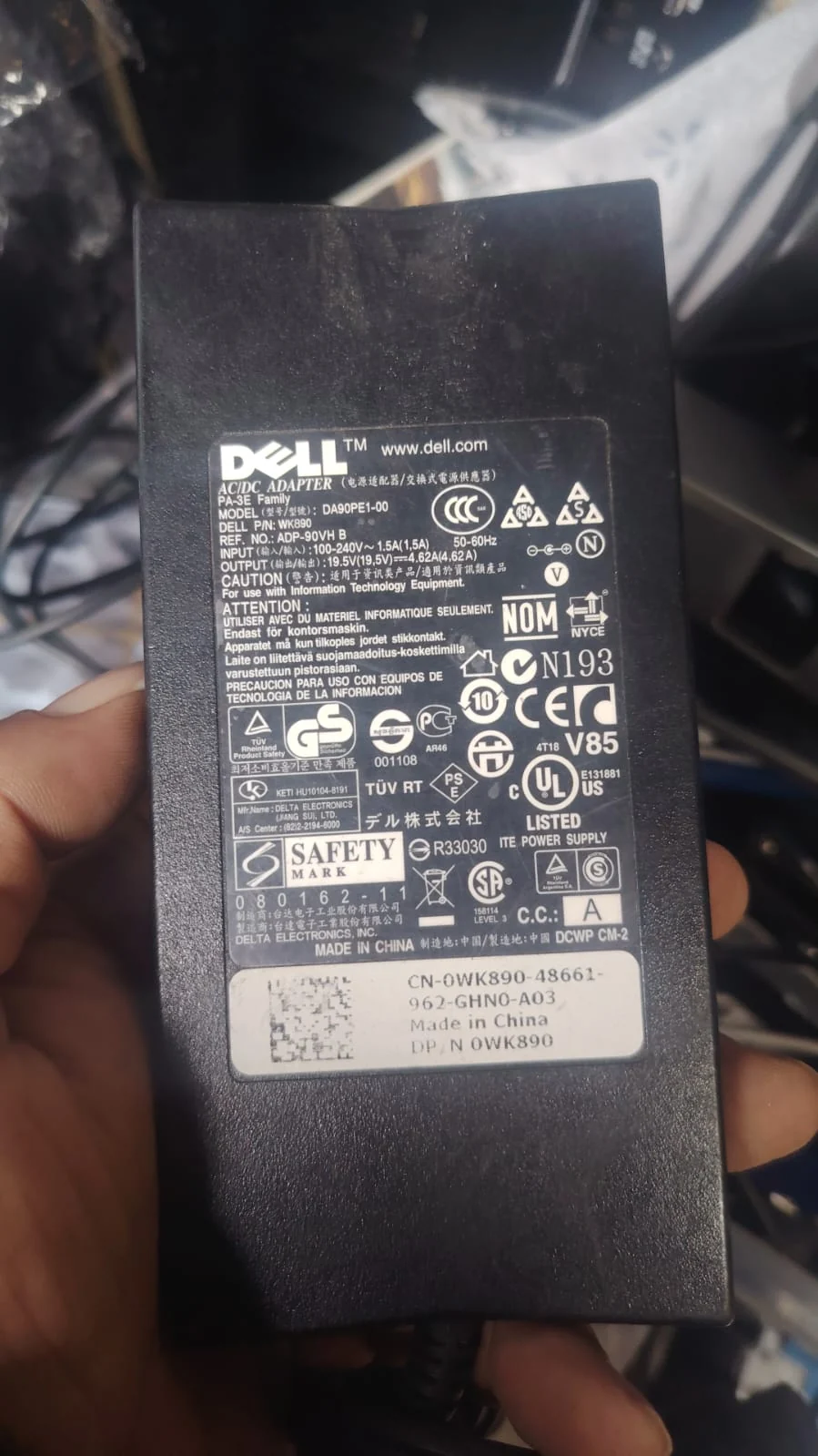 Cargador Dell 90W (Estilo Rectangular) Marca: DELL Modelo: DA90PE1-00 Potencia Real: 90W
