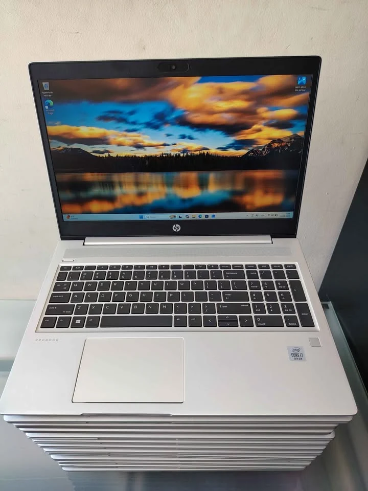 Core i7 10ma generación Hp probook carcasa de aluminio 16GB de memoria ram 256GB de almacenamoento pantalla 15.6