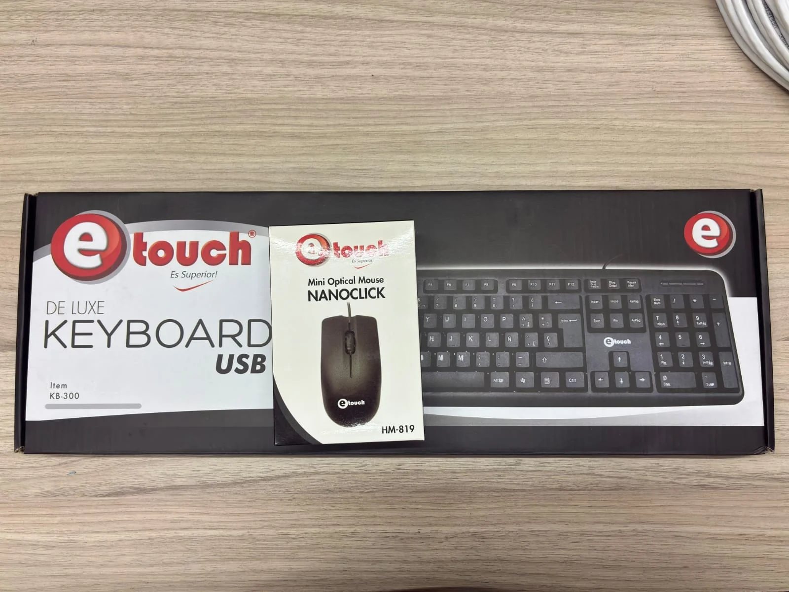 Teclado Alámbrico KB-300 USB Español y mouse HM-819 con cable