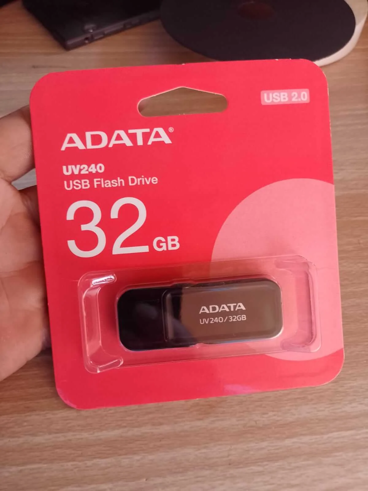 UV240 Memoria USB 2.0 con Capucha Abatible y Diseño Compacto - 32GB, Negro